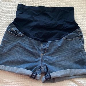 Maternity shorts